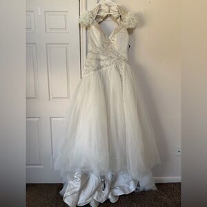 NWTs Simone Carvalli Ivory and Gold Wedding Dress Style 7014